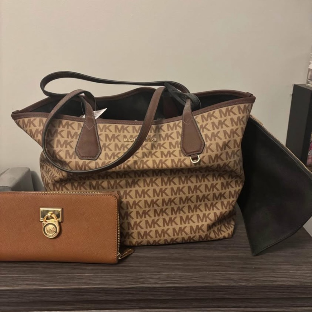 Michael Kors Purse & Wallet